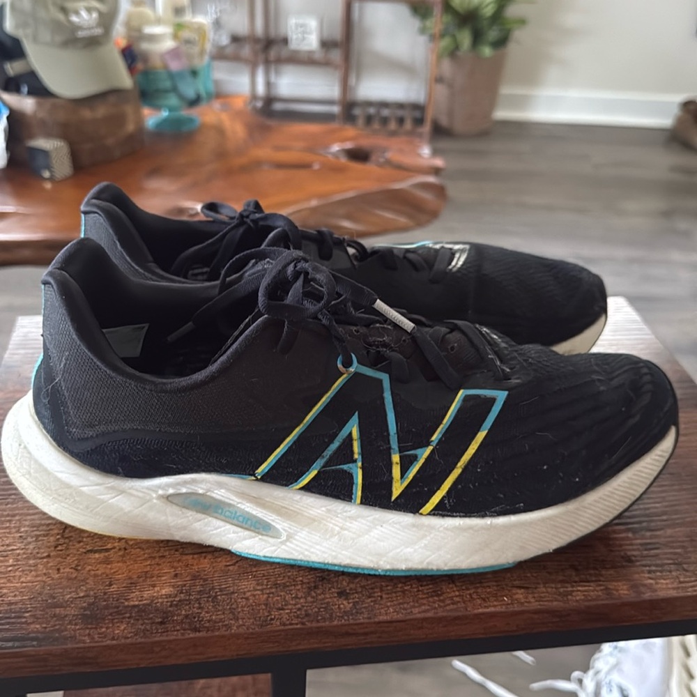New Balance Rebel Fuelcell v2 Size 11D